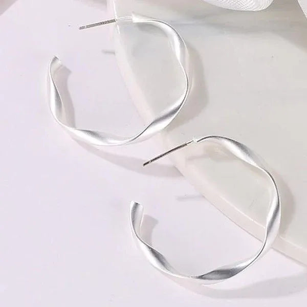 Women's hoop earrings in silver