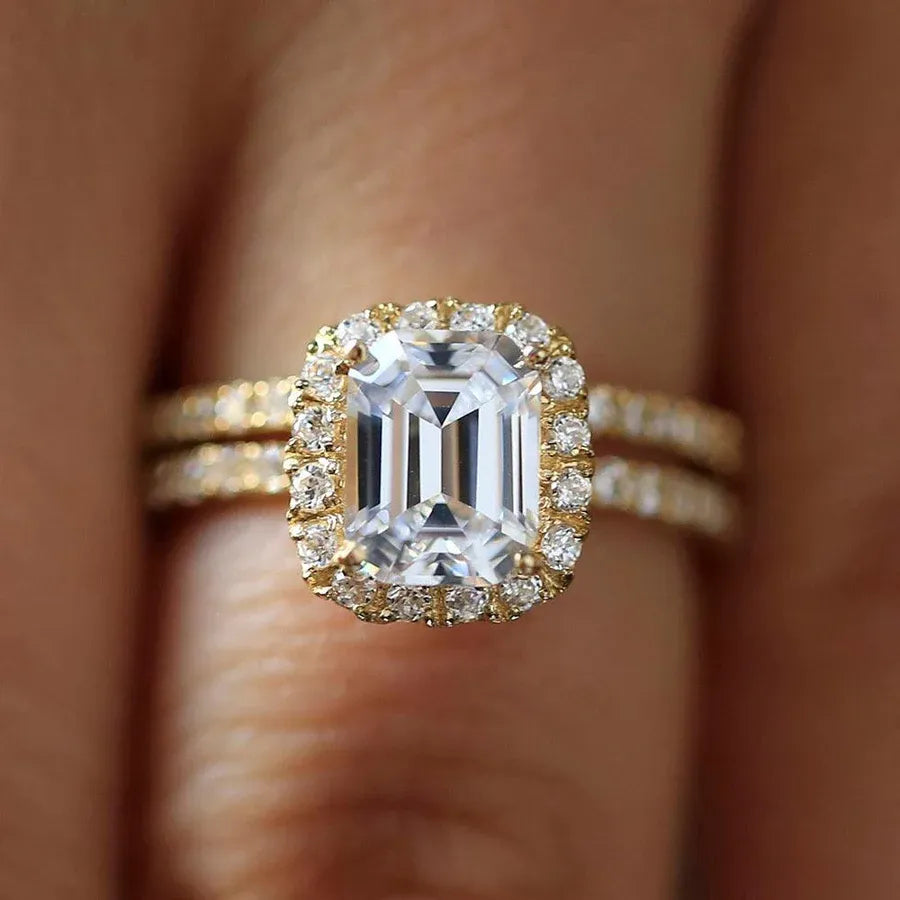 Gold Wedding Ring With Diamond