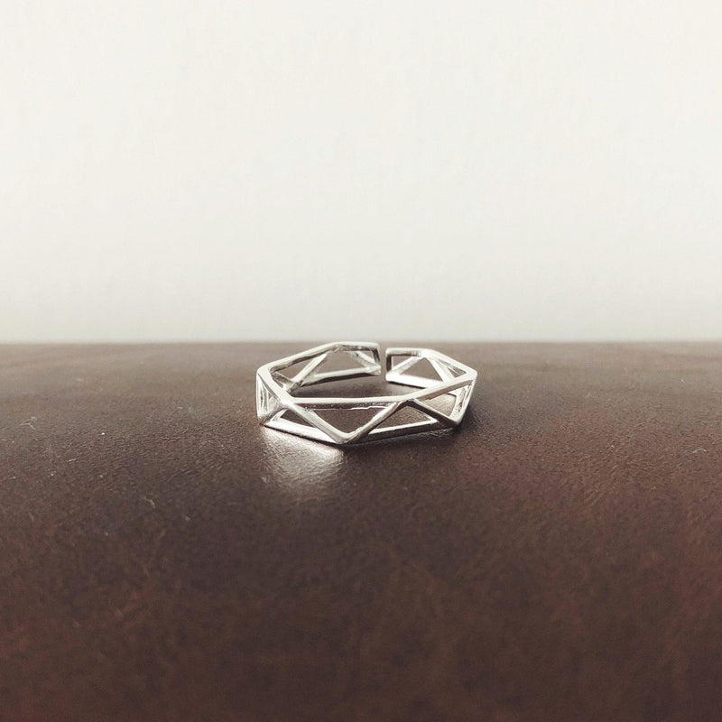 Minimalist Geometric Ring