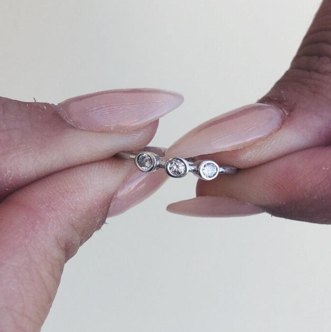 925 Sterling Silver Ring with Shimmering Round Stones