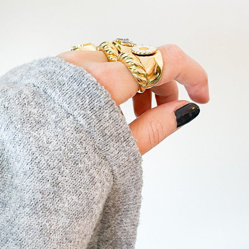 Twirl Design Gold Ring