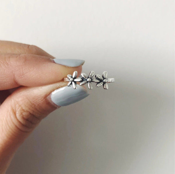 925 Sterling Silver Floral Ring with Beautifully Detailed Daisy Flowers