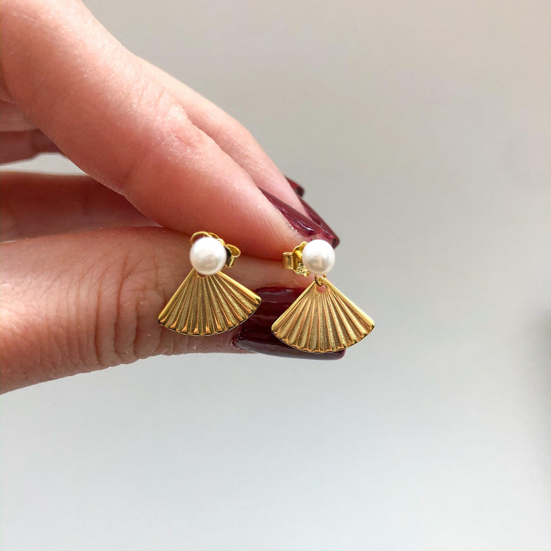 Women's Dangling Shell Earrings With Pearls